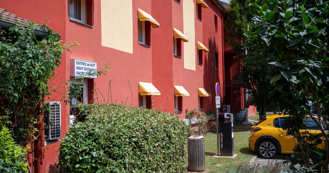 Borne de recharge - initial by balladins villefranche sur saoYne