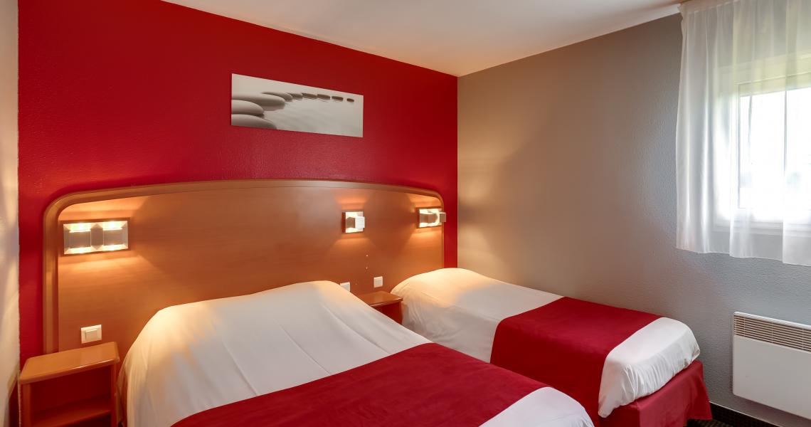 Chambre Triple (1 grand lit + 1 lit individuel) - Hôtel initial Amiens / Longueau by balladins