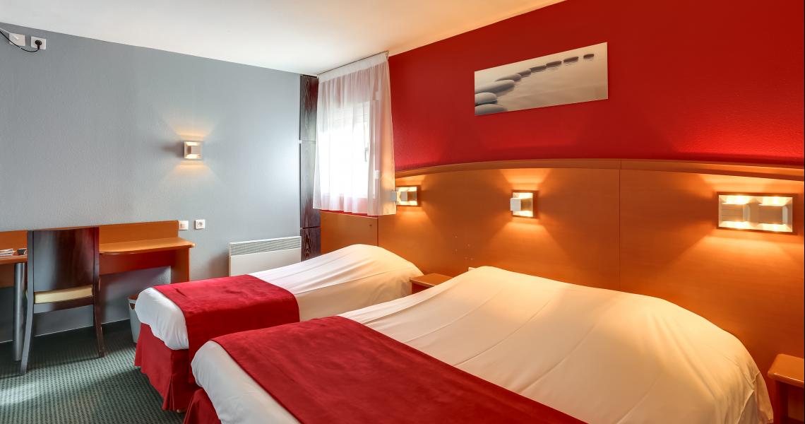 Chambre Triple (1 grand lit + 1 lit individuel) - Hôtel initial Amiens / Longueau by balladins