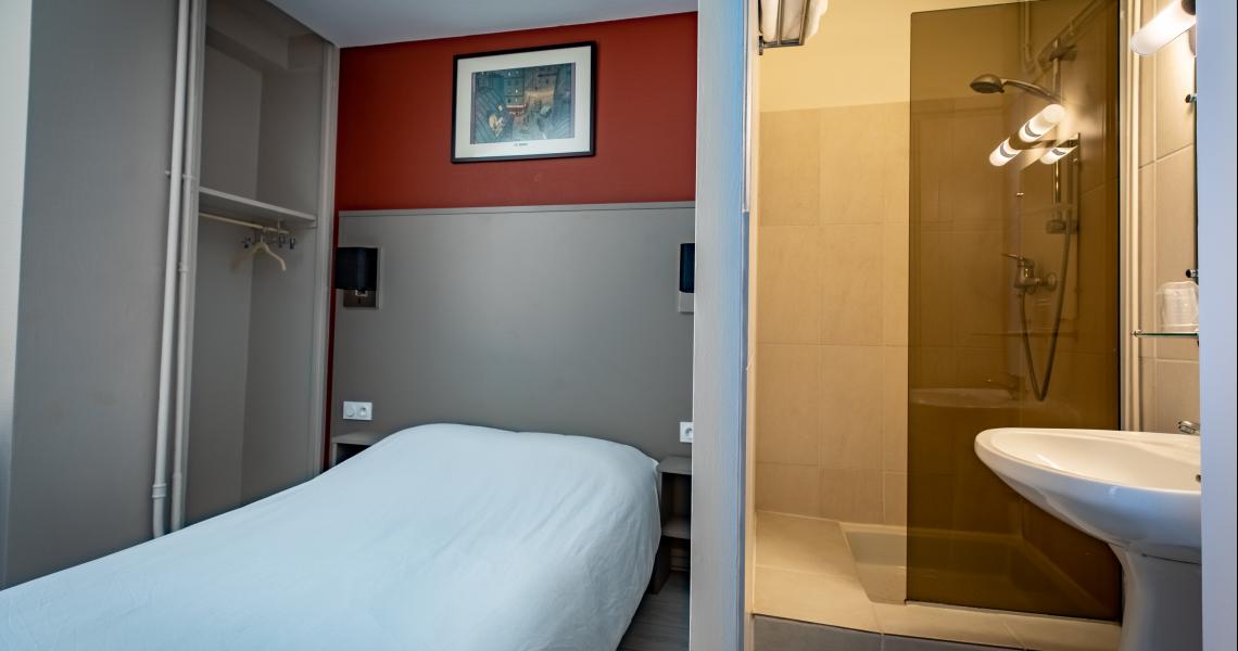 Hotel de la gare chateauroux - chambre  salle de bains
