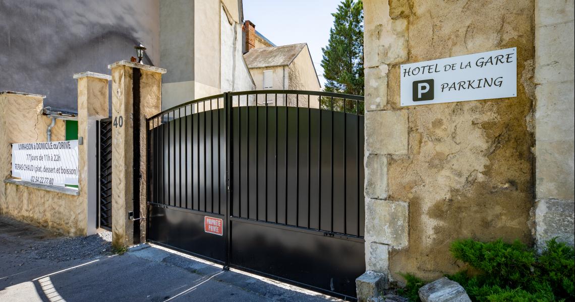 Hotel de la gare chateauroux - entree parking