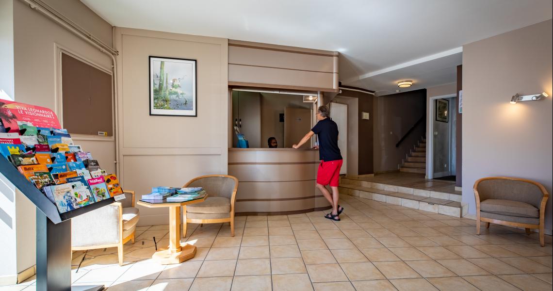 Hotel de la gare chateauroux - lobby reception-2