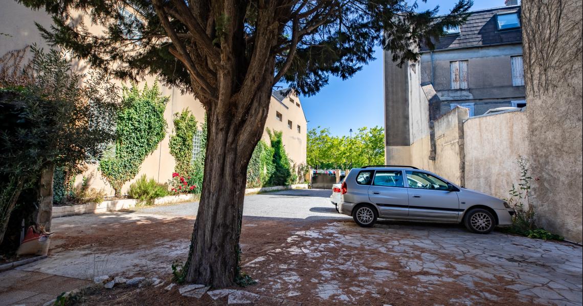 Hotel de la gare chateauroux - parking-2