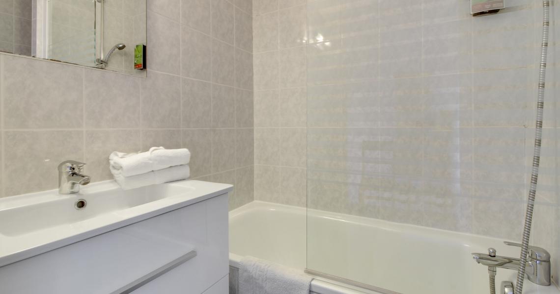 Salle de Bains - authentic by balladins - Dijon / Marsannay