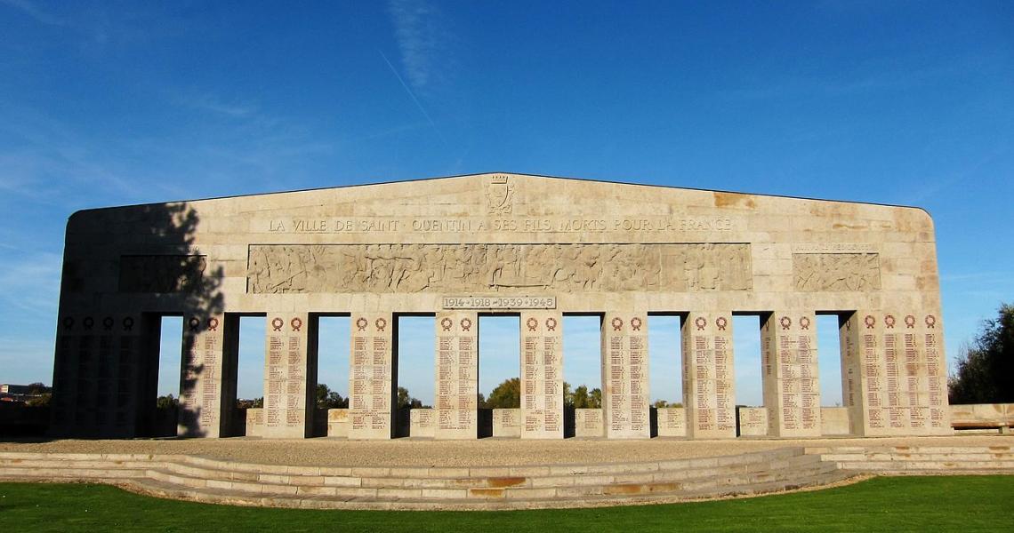 Le monument aux morts de la ville