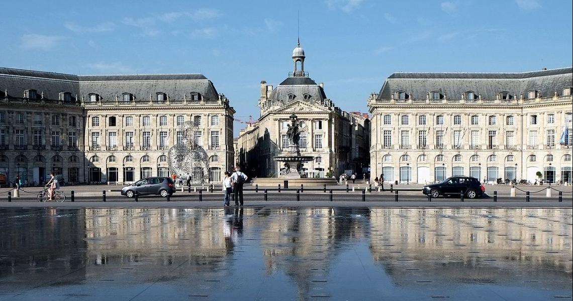 Le miroir d'eau de la place de la bourse 