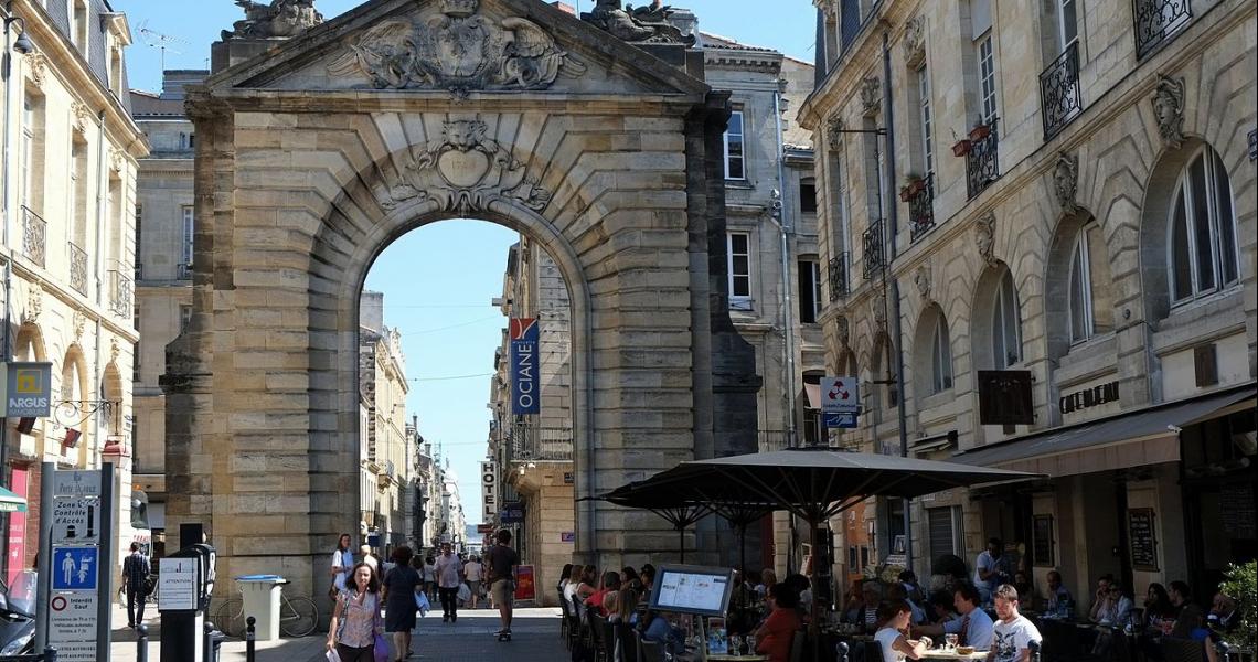 Porte dijeaux - bordeaux