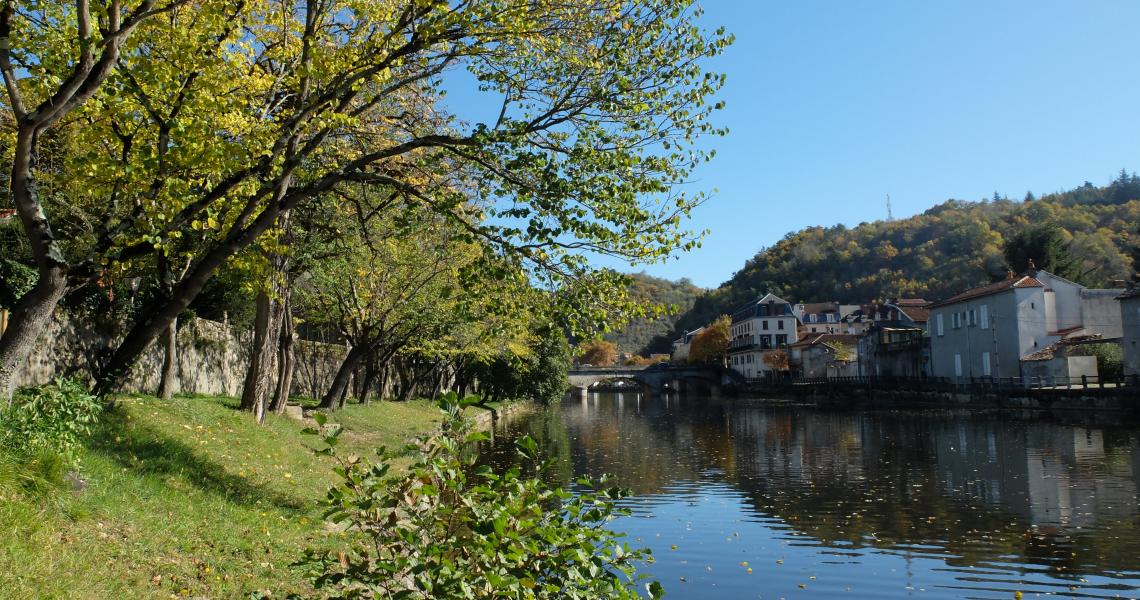 Pont et Aveyron - Crédit photo : OT Villefranche-de-Rouergue