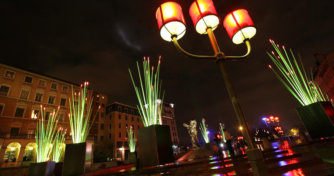 Partout, la ville est illuminée