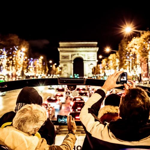 Illuminations de Noël à Paris : visite nocturne en bus à toit ouvert Open Tour