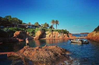 Excursion-calanque-esterel-en-bateau-depuis-st-raphael-768x512